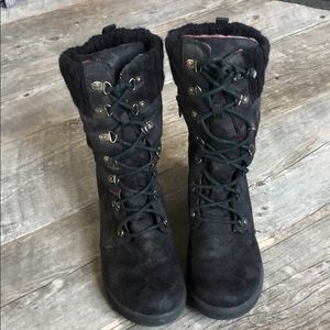 Black boots lace up with zipper on side Roxy